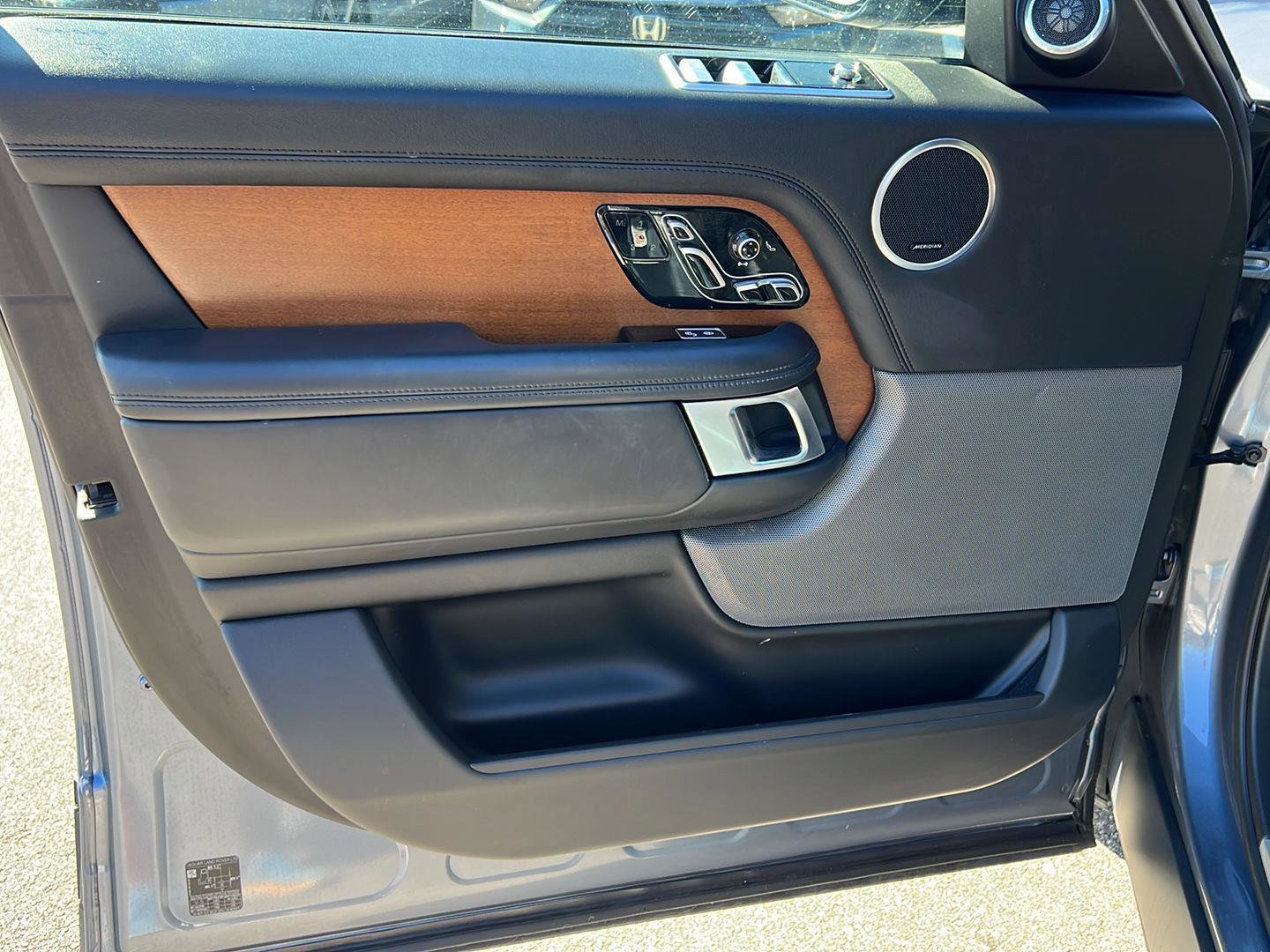 Used 2020 Land Rover Range Rover HSE image 36