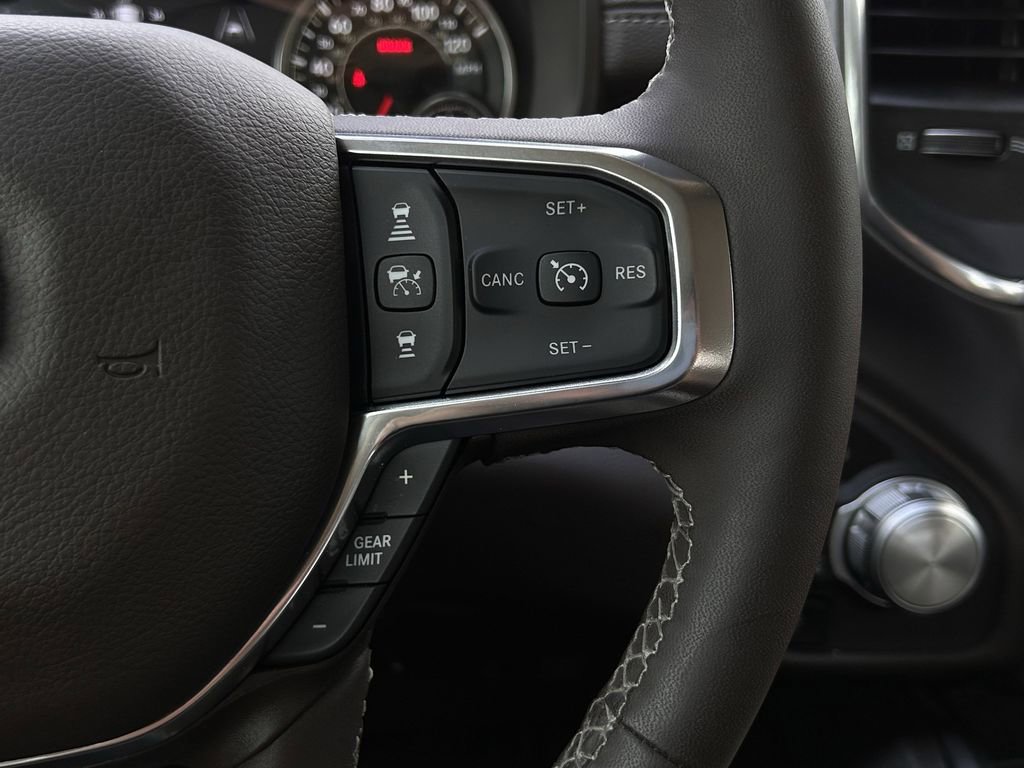 Used 2025 RAM 1500 Laramie AWD/4WD image 15