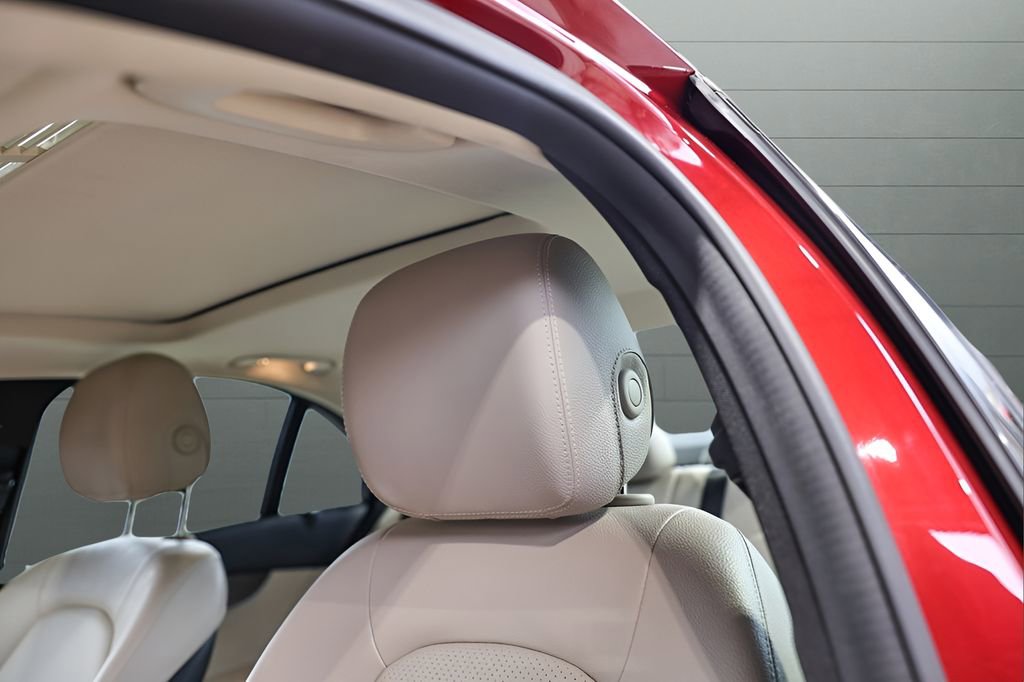 Used 2020 Mercedes-Benz C 300 4MATIC Sedan image 31