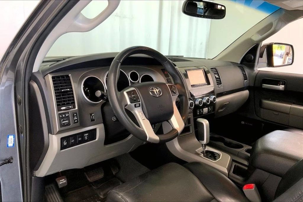 Used 2016 Toyota Sequoia Limited w/ Safety & Convenience Package RWD image 8
