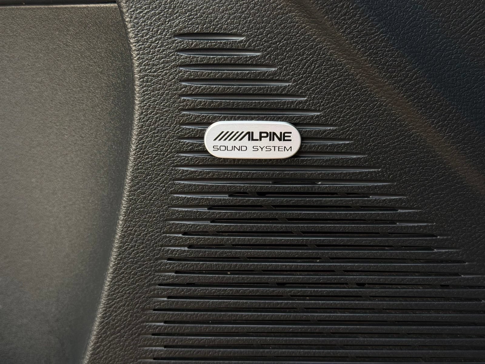 Used 2015 Dodge Challenger R/T Plus RWD image 11