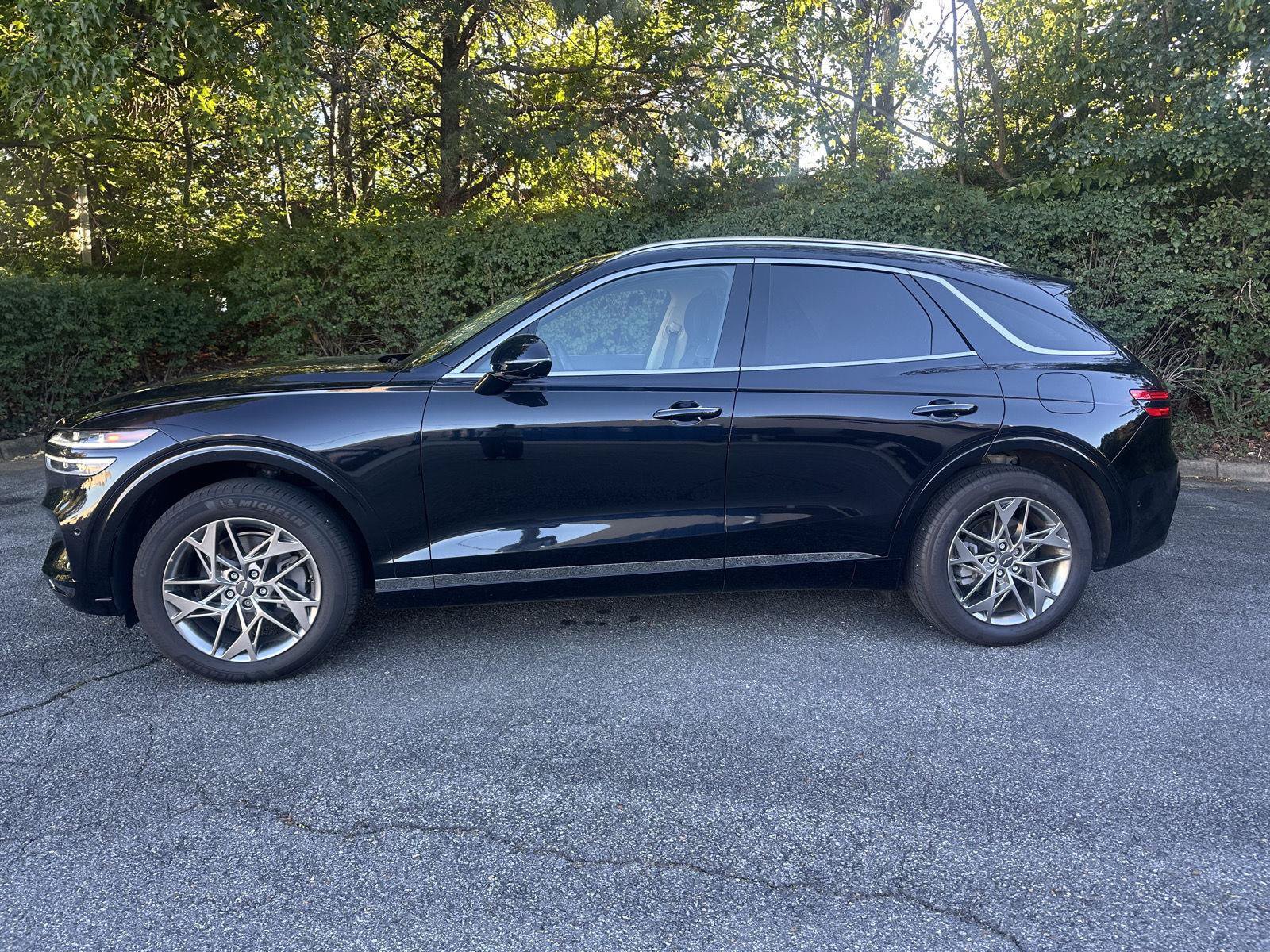 Used 2022 Genesis GV70 2.5T w/ Advanced Package AWD/4WD image 2