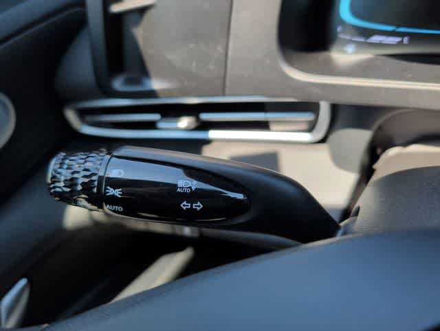 Used 2025 Hyundai Elantra SE FWD image 22