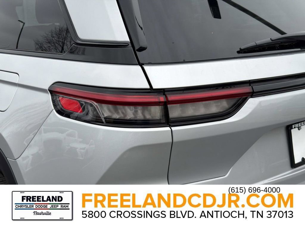 New 2025 Jeep Grand Cherokee Altitude w/ Trailer Tow Package image 11