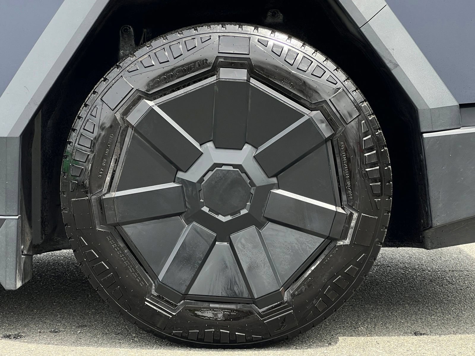 Used 2024 Tesla Cybertruck Cyberbeast AWD/4WD image 15