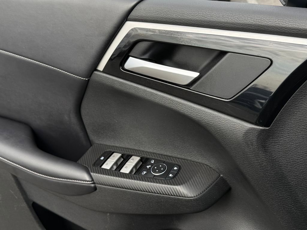 Used 2024 Mitsubishi Outlander SE image 35