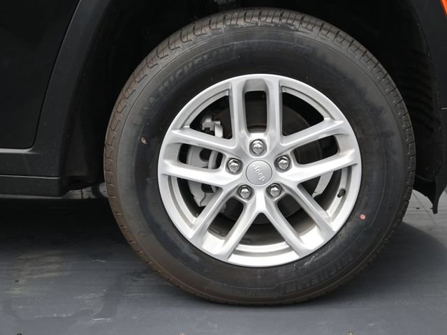 Used 2024 Jeep Grand Cherokee Laredo X AWD/4WD image 29