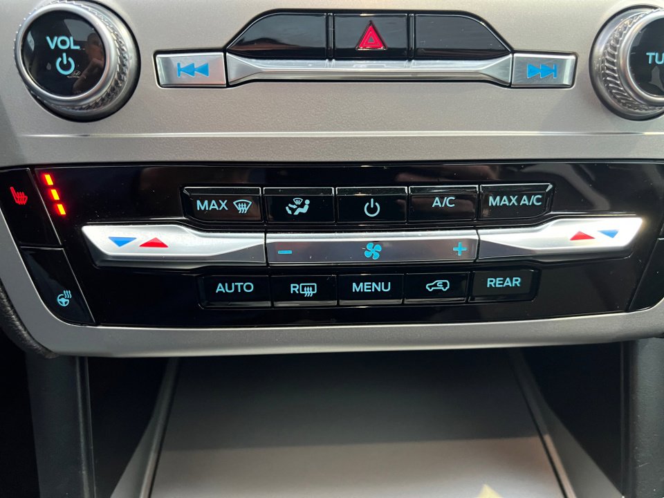 Used 2022 Ford Explorer XLT w/ Equipment Group 202A image 22