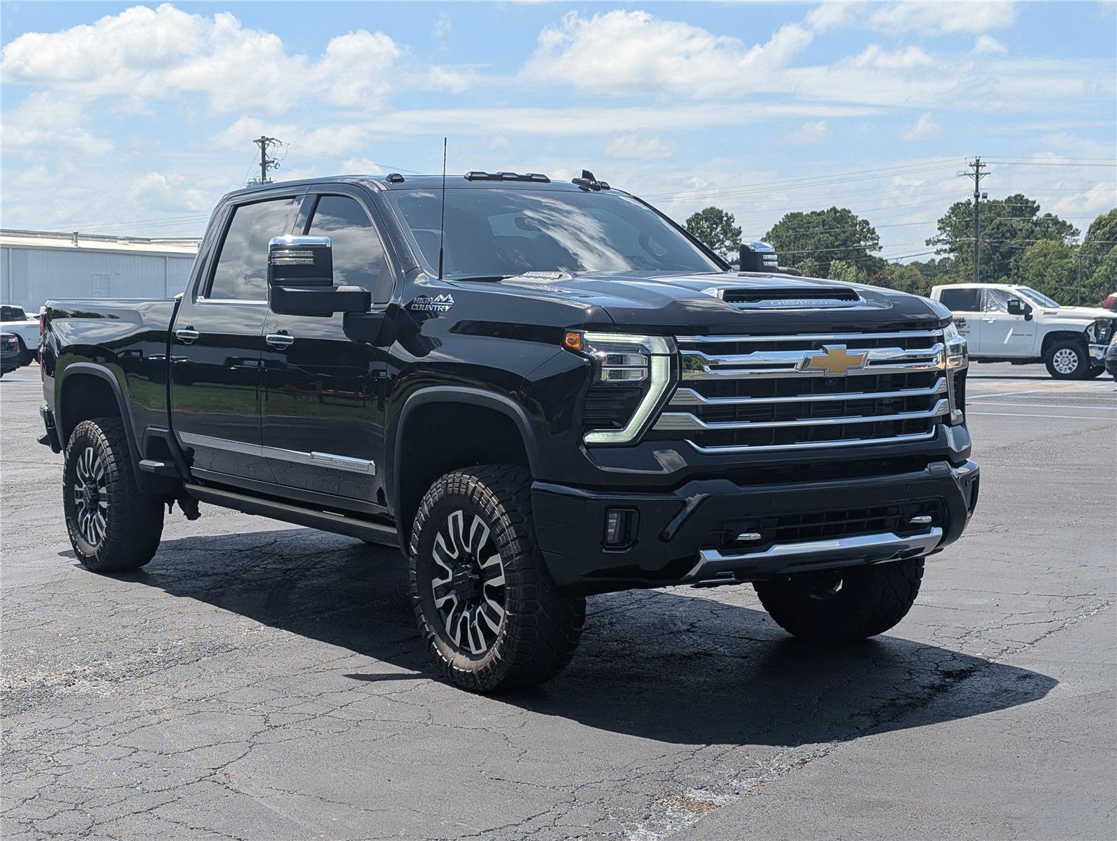 Used 2024 Chevrolet Silverado 2500 High Country w/ Technology Package AWD/4WD image 9