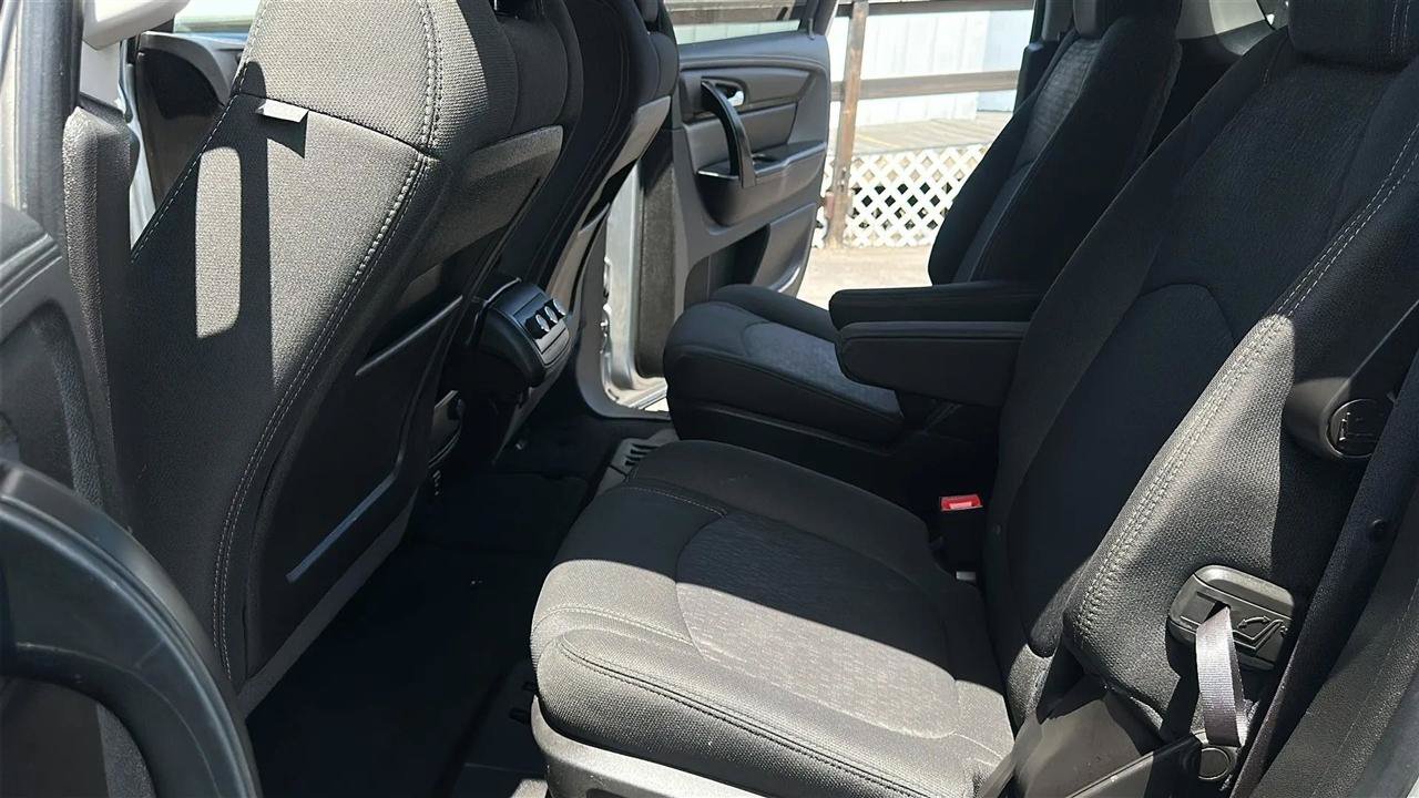 Used 2014 GMC Acadia SLE FWD image 23