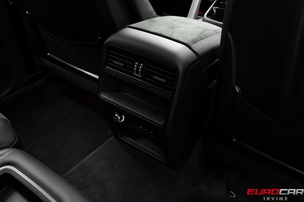Used 2025 Porsche Cayenne GTS image 37