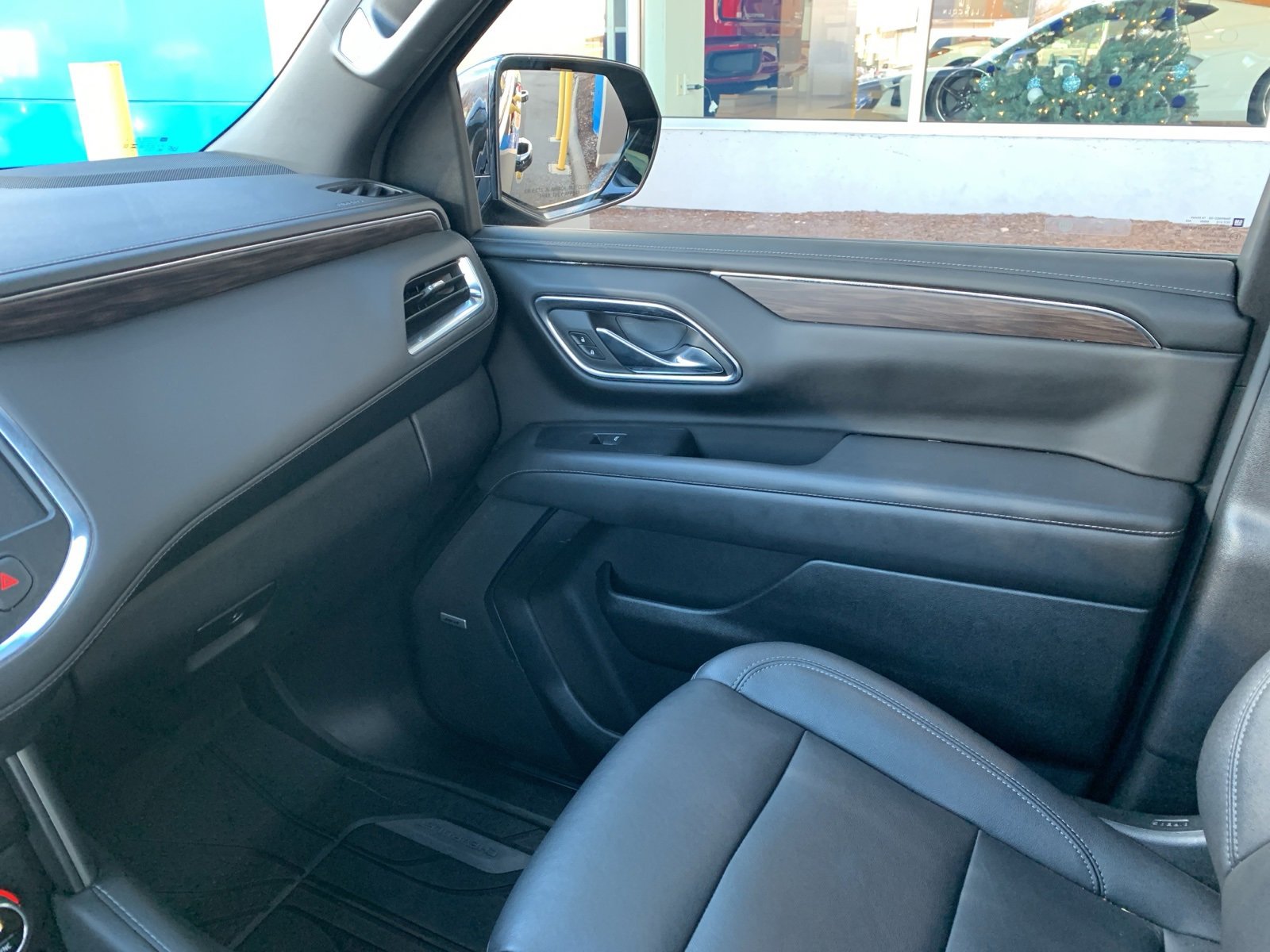 Used 2023 Chevrolet Tahoe LT w/ LT Signature Package image 41