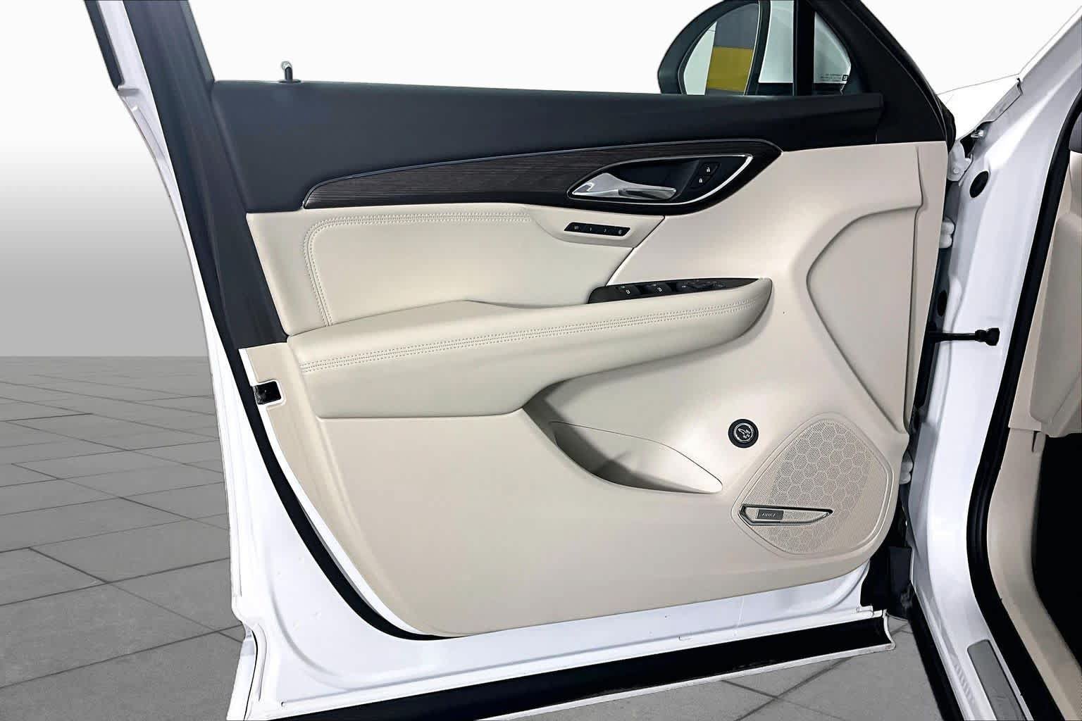 Used 2023 Buick Envision Avenir FWD image 21