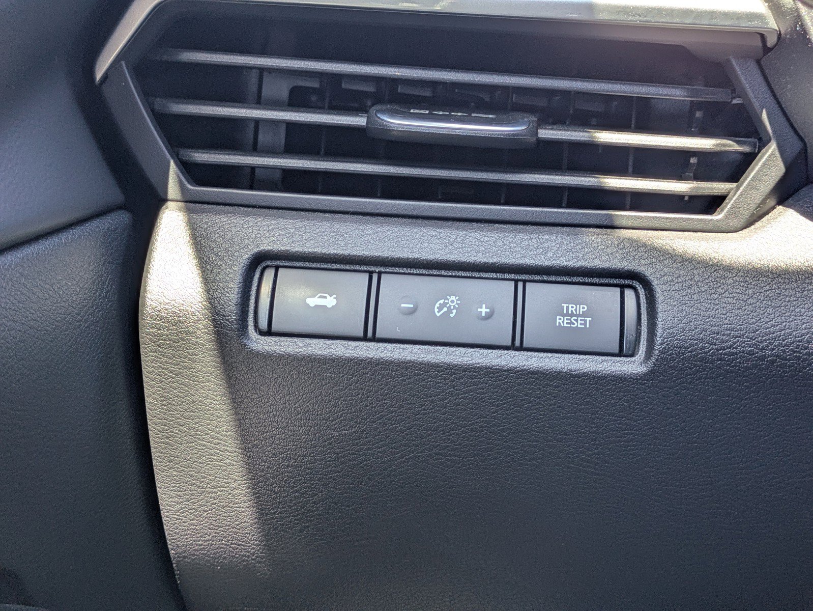 Used 2024 Nissan Altima 2.5 SV FWD image 29