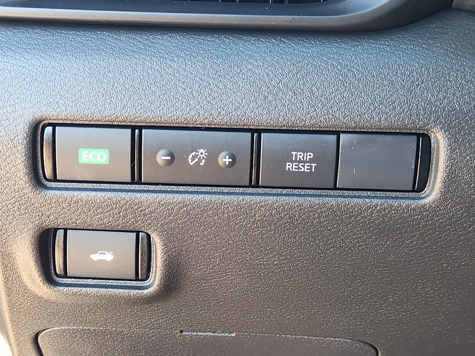 Used 2025 Nissan Sentra S FWD image 25