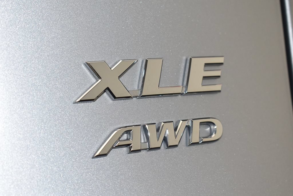 Used 2025 Toyota RAV4 XLE AWD/4WD image 10