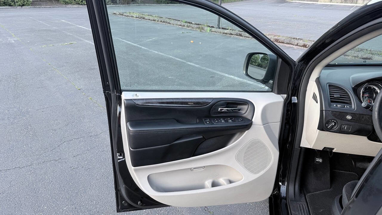 Used 2019 Dodge Grand Caravan SE FWD image 44