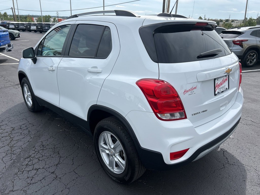 Used 2022 Chevrolet Trax LT w/ LT Convenience Package image 8