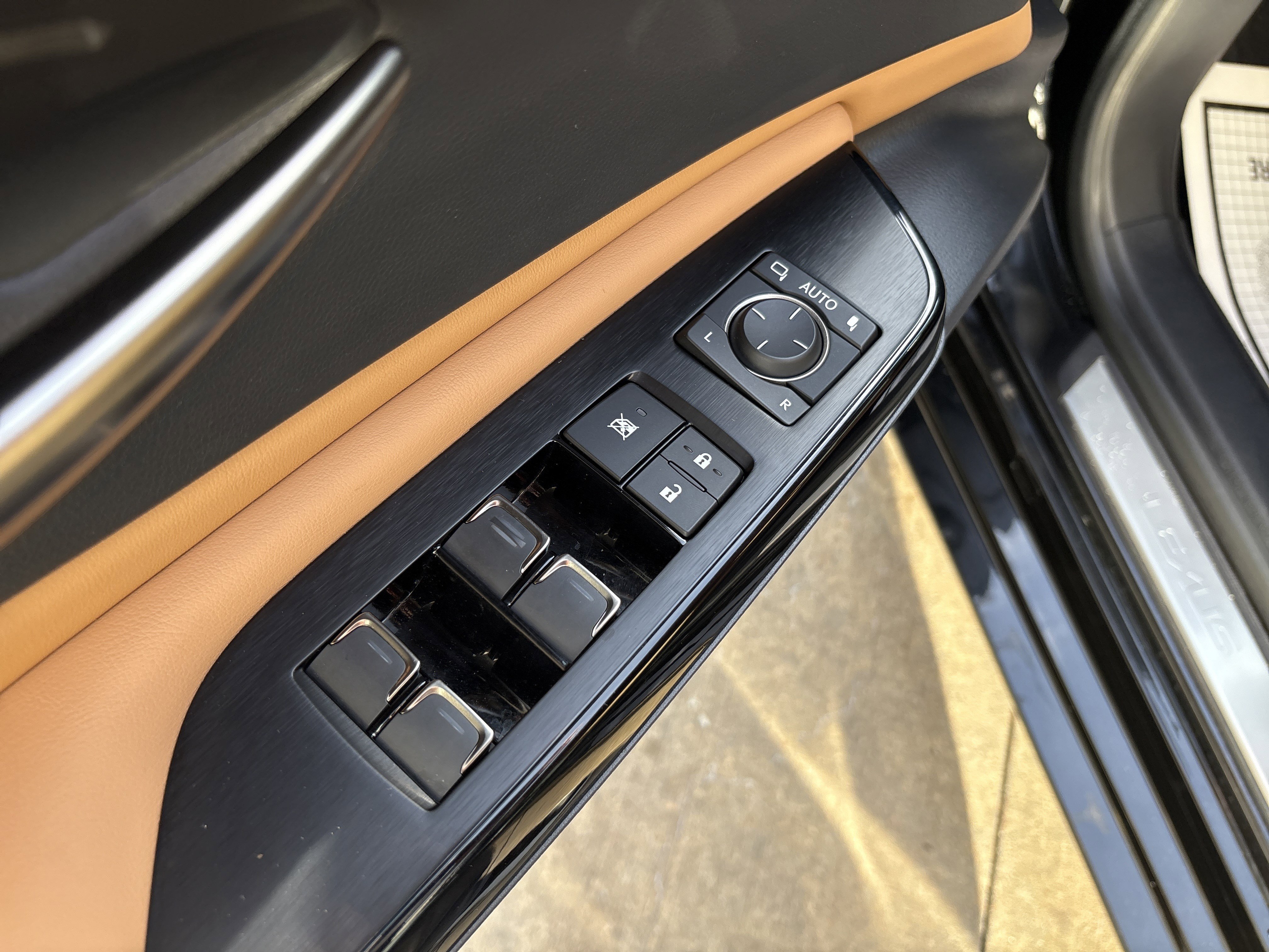 Used 2023 Lexus ES 350 Ultra Luxury image 15