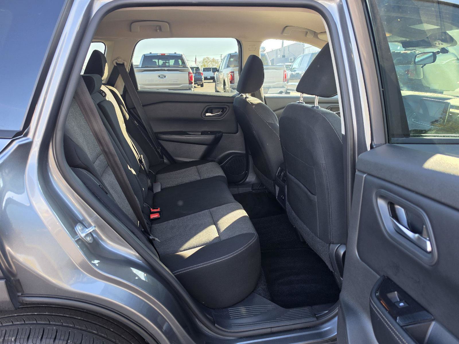 Used 2025 Nissan Rogue SV AWD/4WD image 8