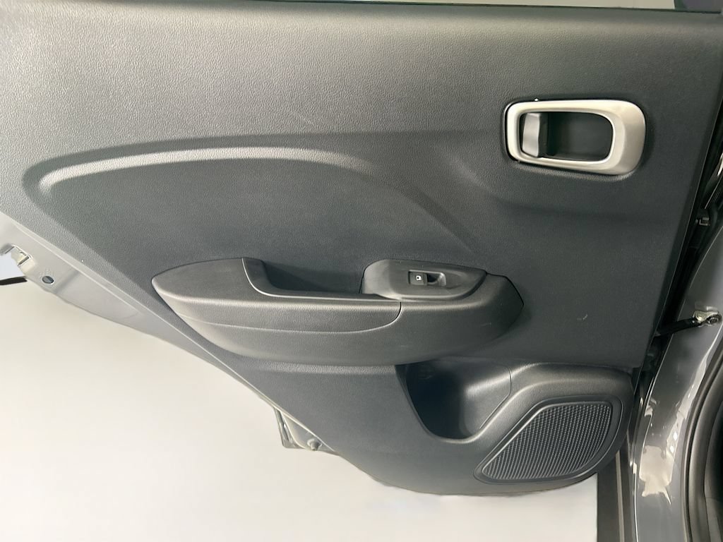 Used 2025 Hyundai Venue SEL FWD image 24