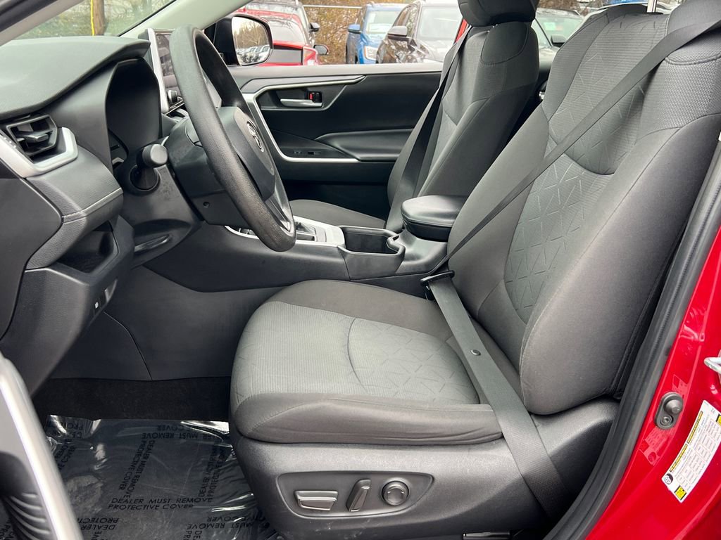 Used 2023 Toyota RAV4 XLE image 17