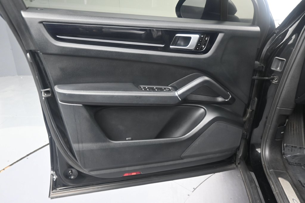 Used 2020 Porsche Cayenne AWD/4WD image 10