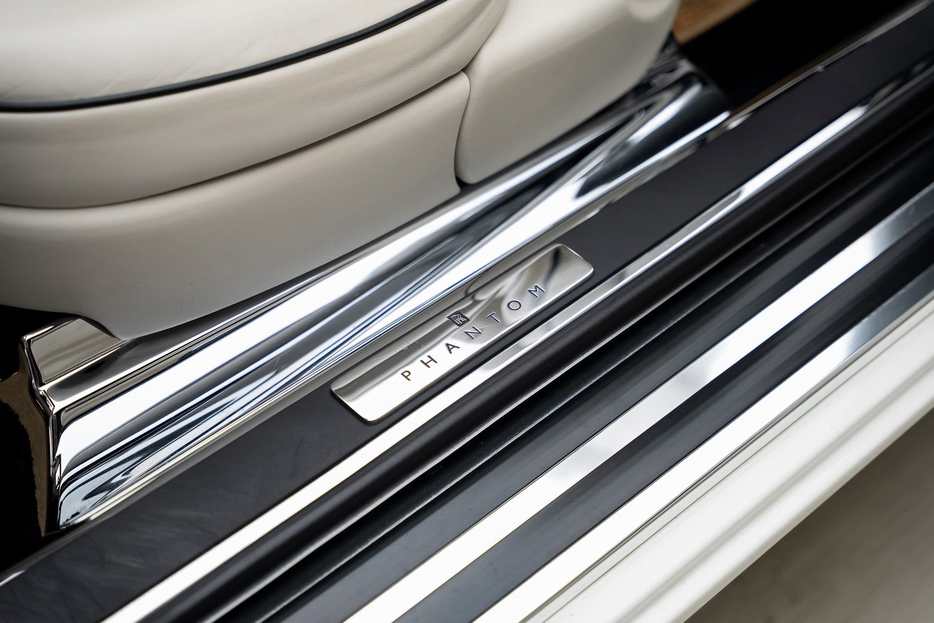 Used 2013 Rolls-Royce Phantom Drophead Coupe image 58