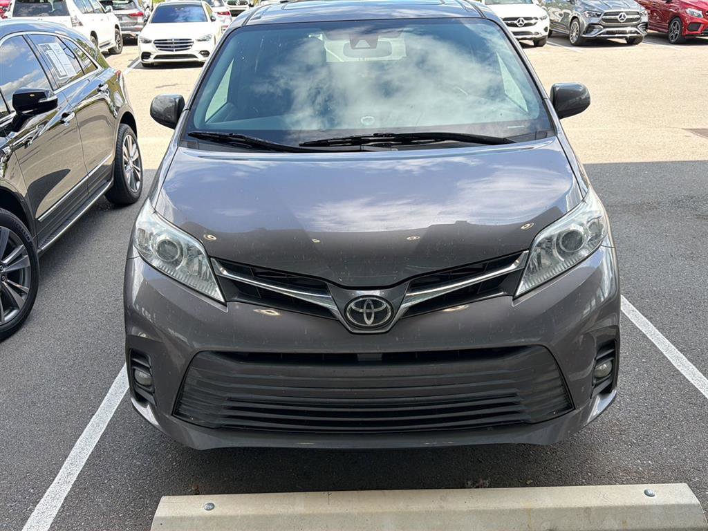 Used 2020 Toyota Sienna XLE w/ XLE Navigation Package AWD/4WD image 2