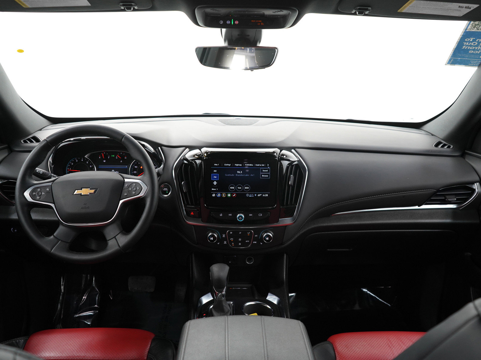 Used 2024 Chevrolet Traverse LT w/ Rear Camera Mirror Package image 19