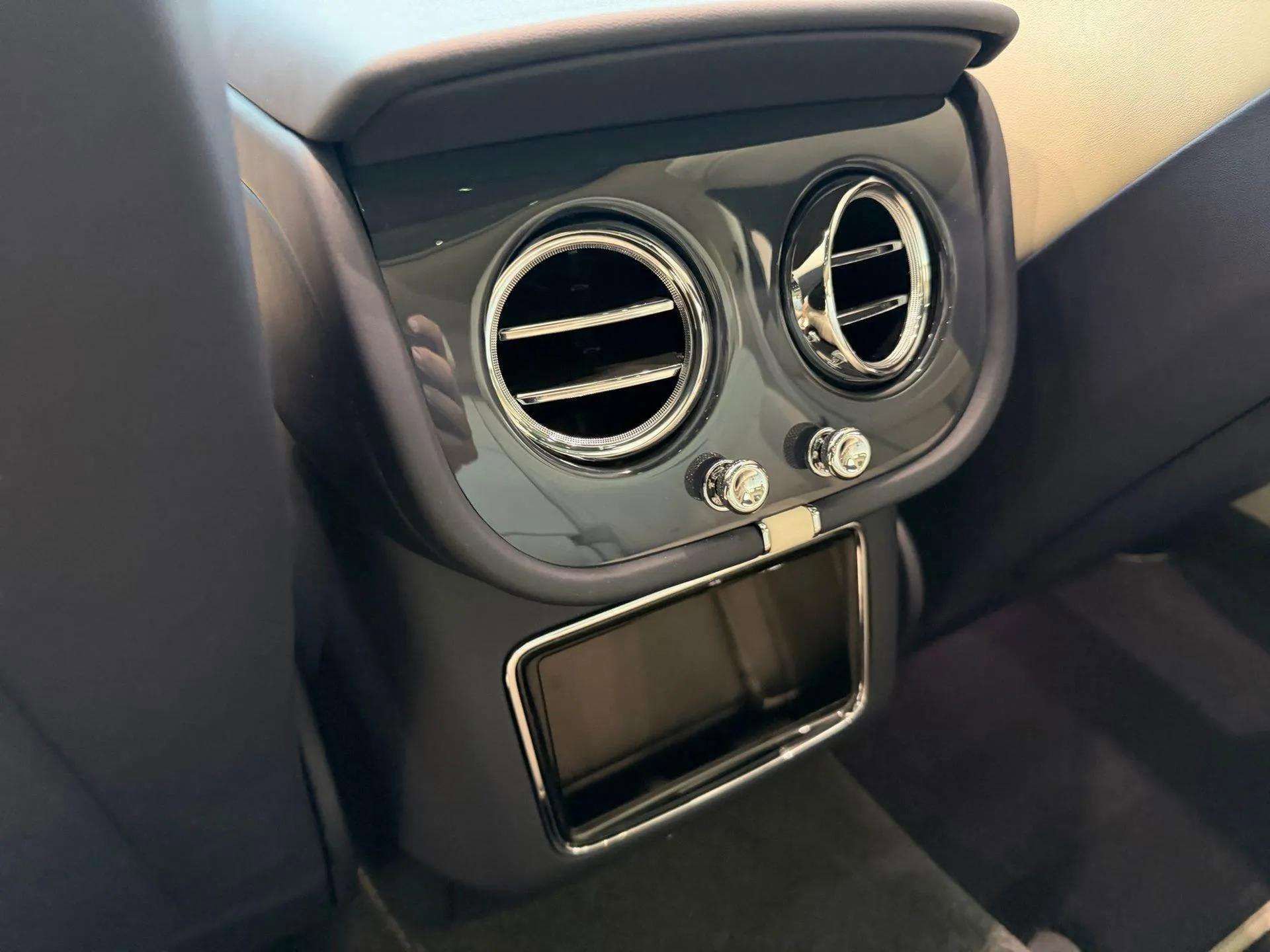 New 2025 Bentley Bentayga image 20