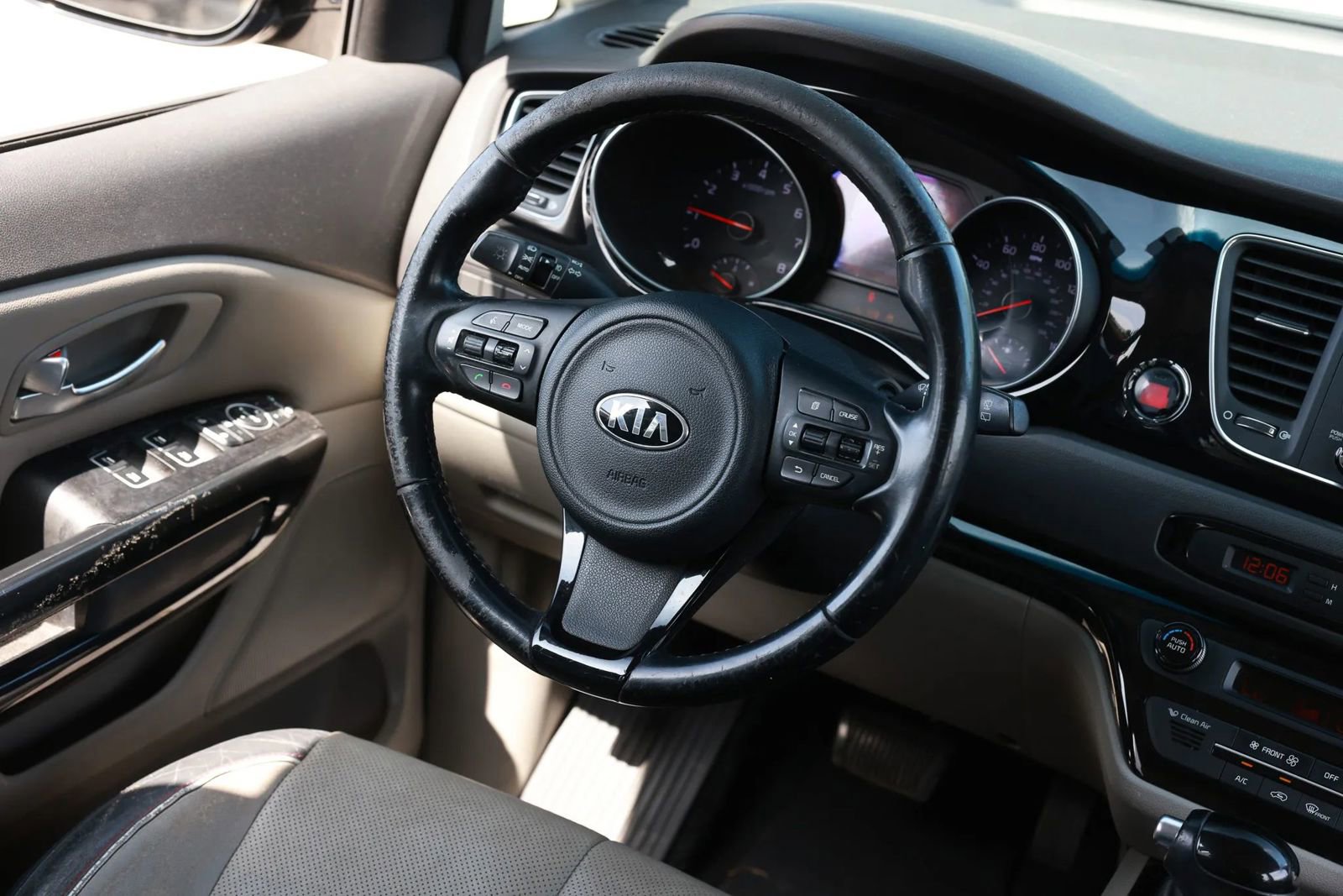 Used 2015 Kia Sedona EX image 32