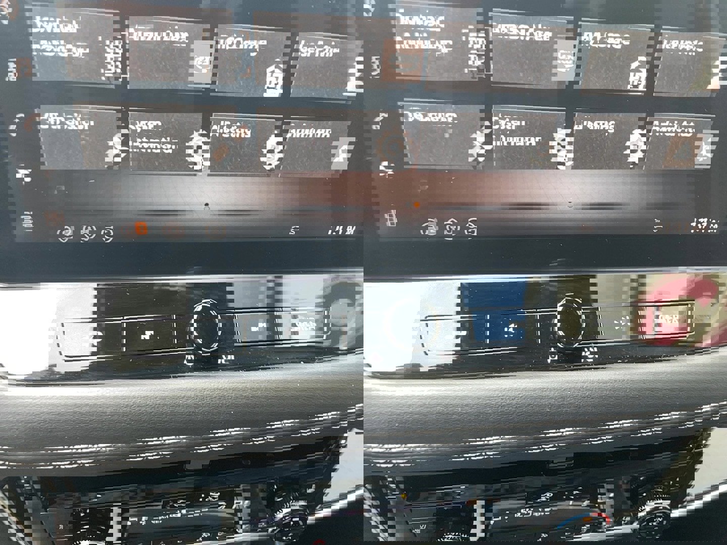 Used 2025 Nissan Rogue SL w/ Tech Package image 11