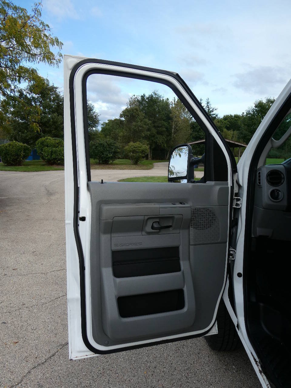 Used 2012 Ford E-250 and Econoline 250 w/ Commercial Cargo Van Pkg RWD image 19