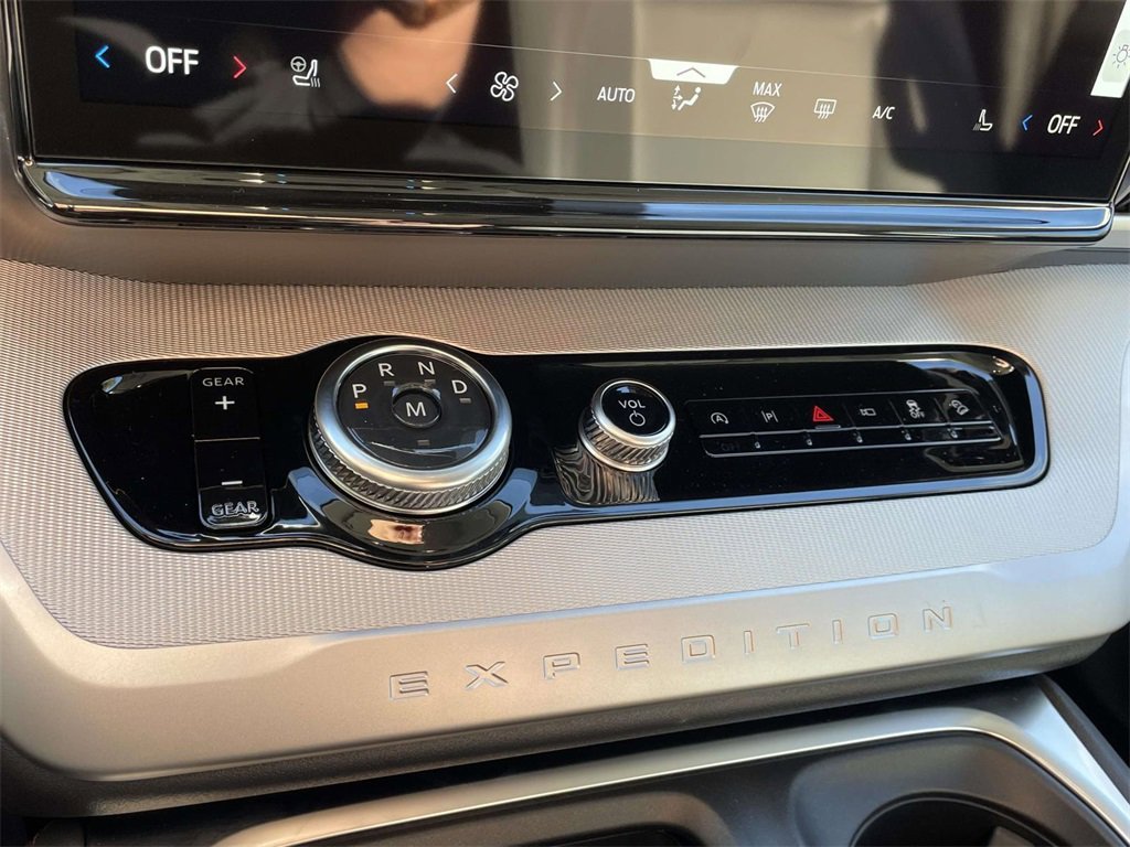 New 2025 Ford Expedition Active image 29