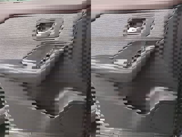 Used 2023 Nissan Rogue SV image 31