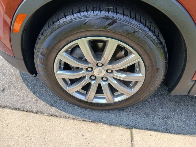 Used 2020 Cadillac XT4 Premium Luxury w/ Cold Weather Package FWD image 4