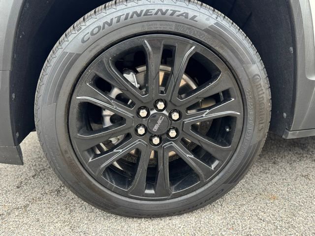 Used 2022 GMC Acadia SLE w/ Driver Convenience Package image 2