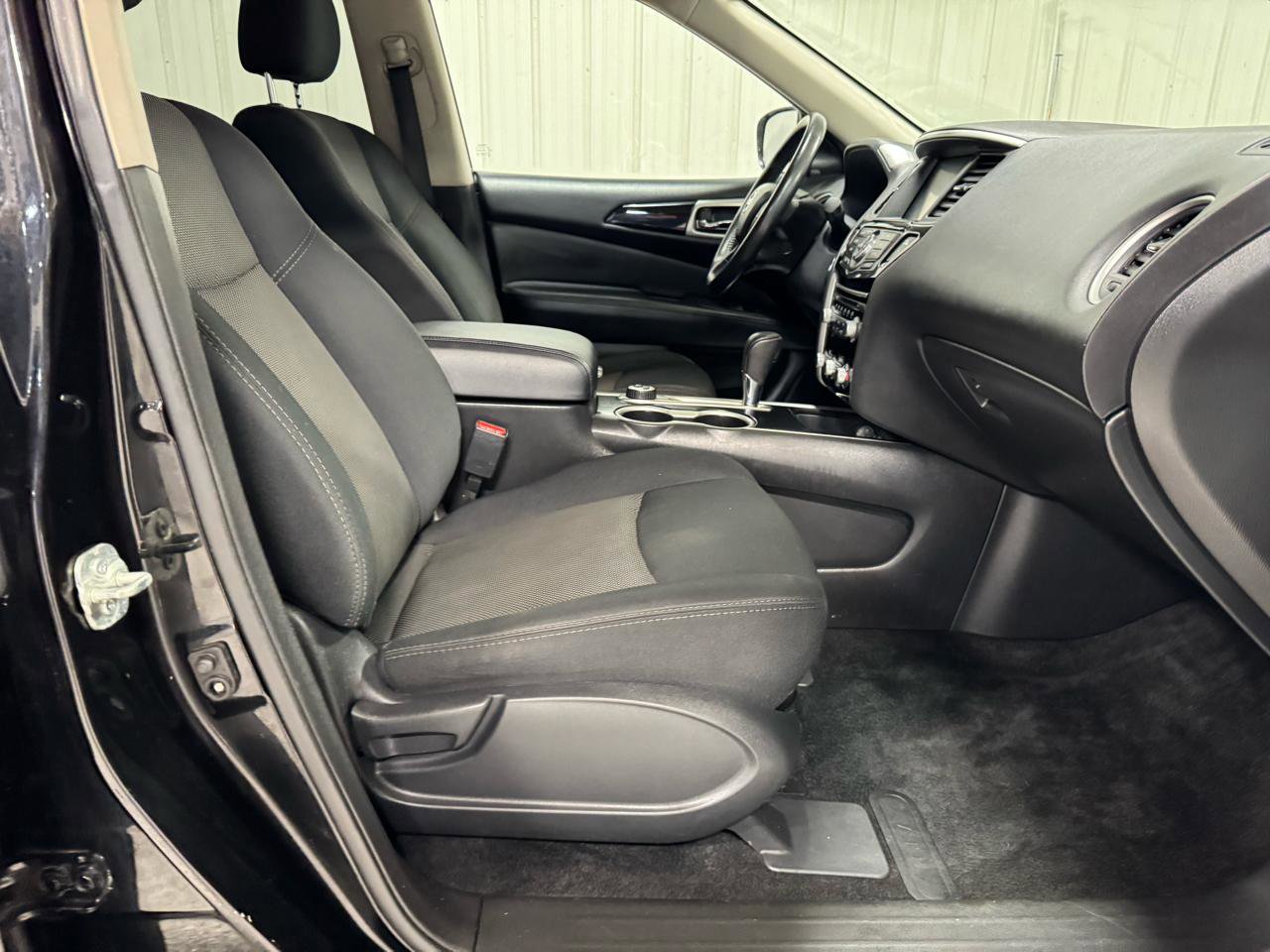 Used 2019 Nissan Pathfinder SV AWD/4WD image 12