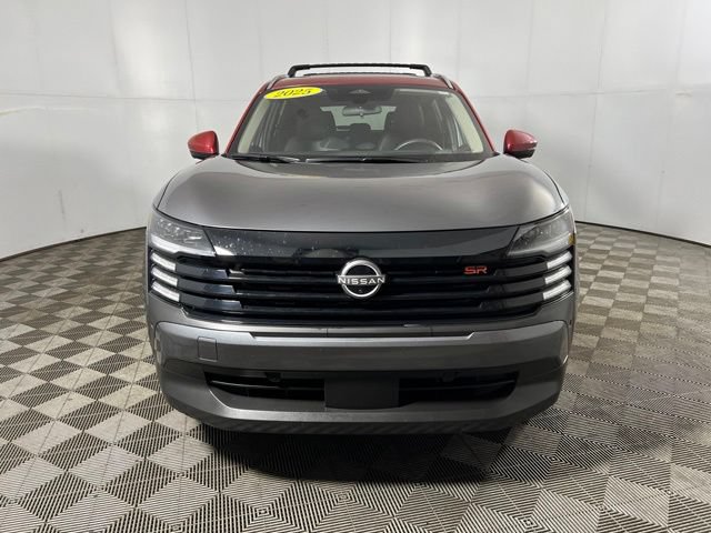Used 2025 Nissan Kicks SR w/ SR Premium Package AWD/4WD image 2
