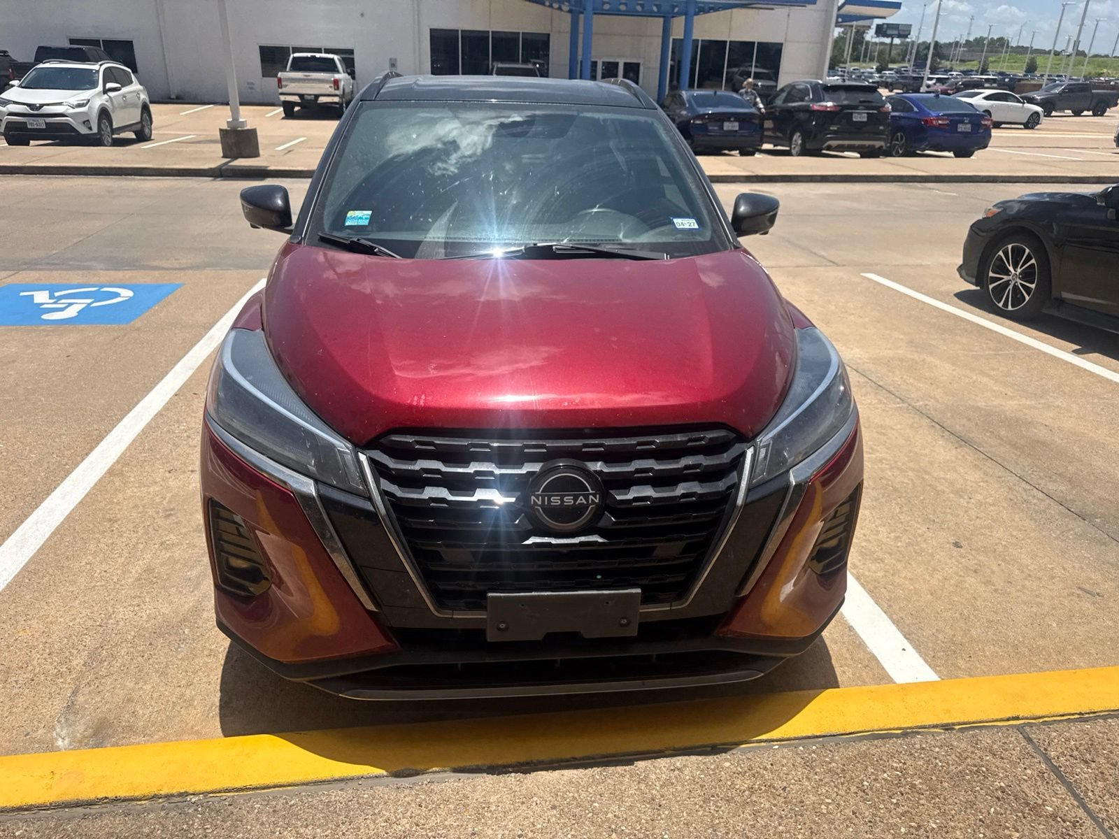 Used 2022 Nissan Kicks SR w/ Premium Package FWD image 8