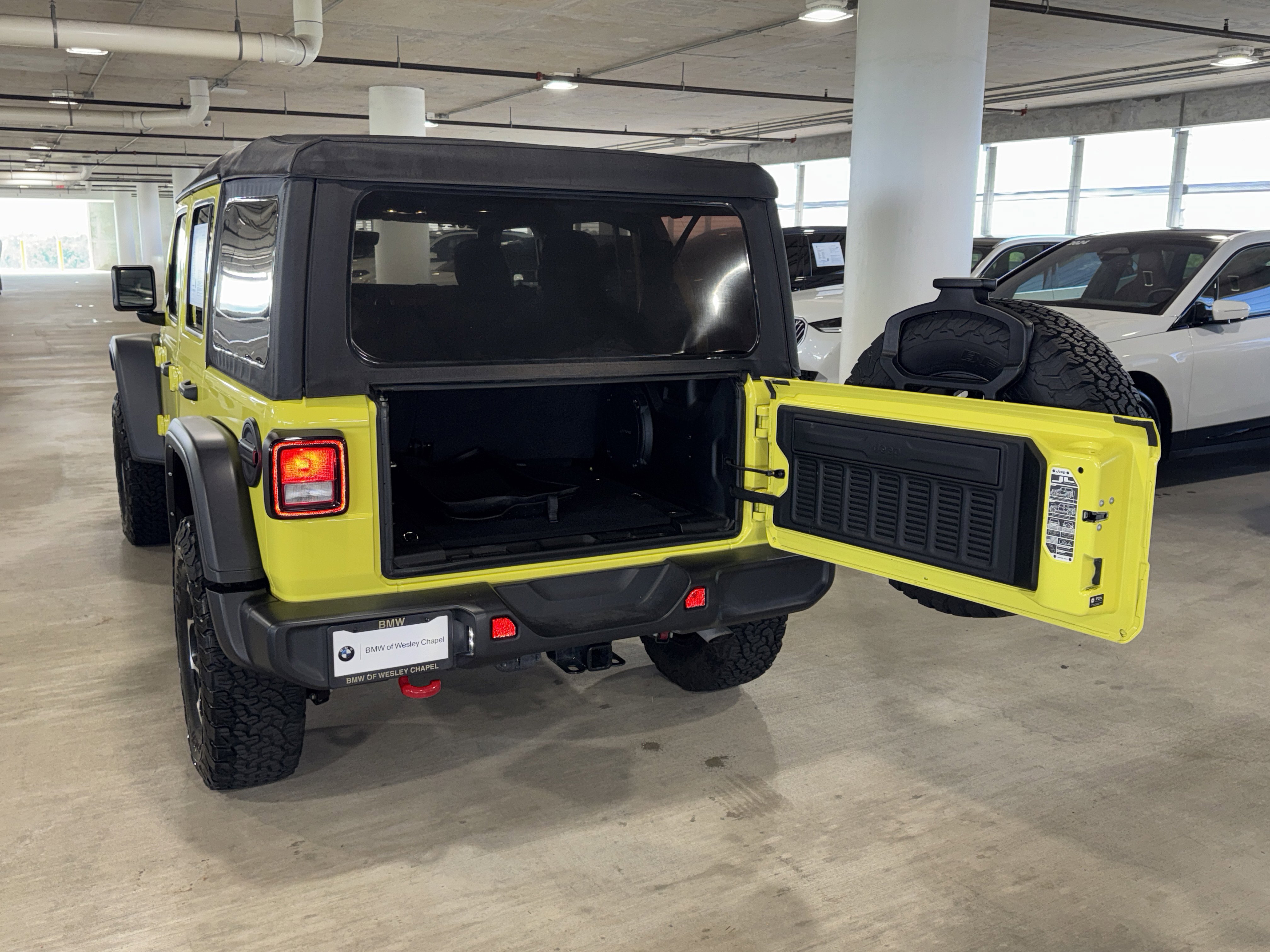 Used 2023 Jeep Wrangler Unlimited Rubicon AWD/4WD image 13