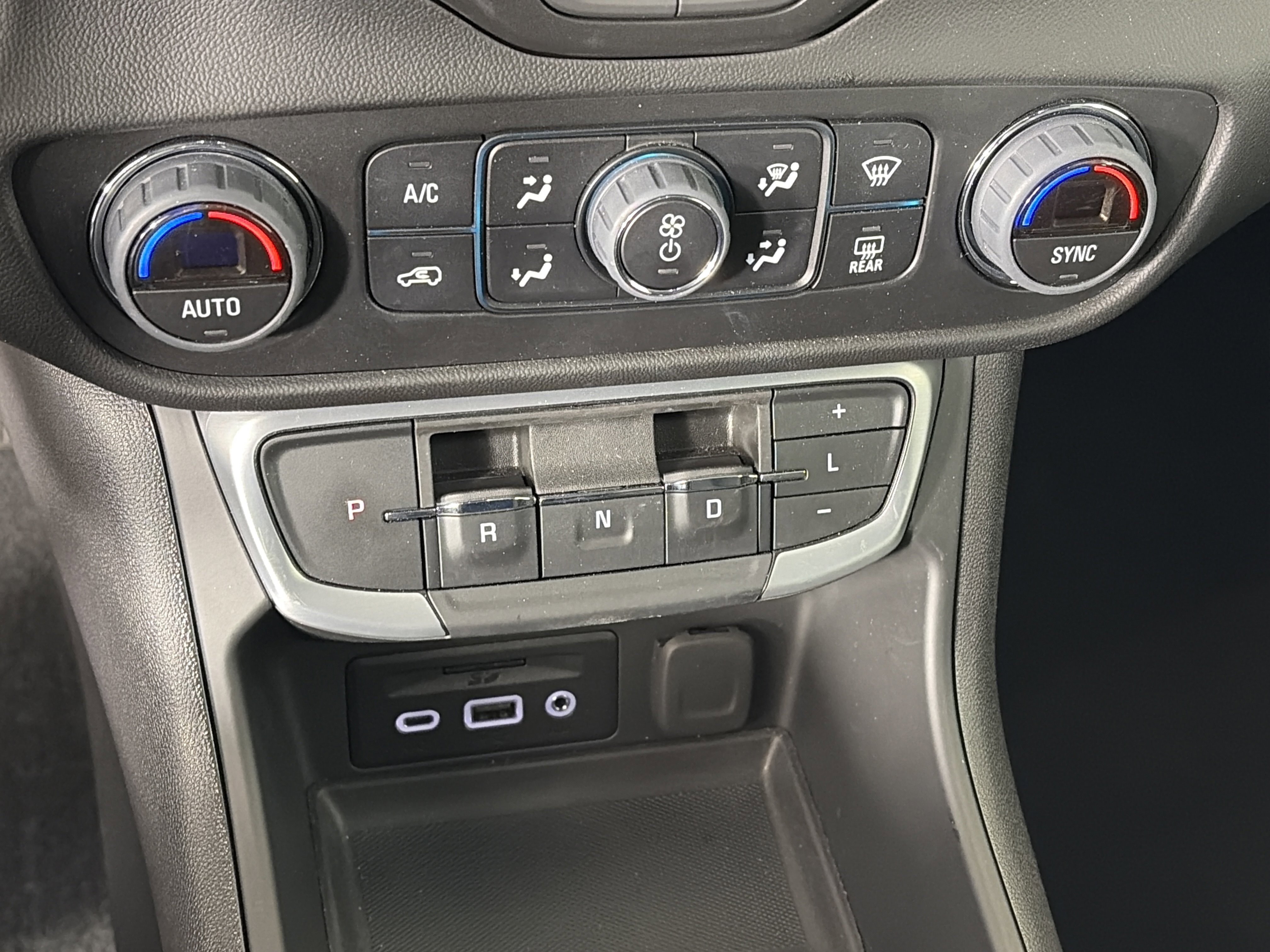 Certified 2024 GMC Terrain SLT w/ Infotainment Package II AWD/4WD image 25