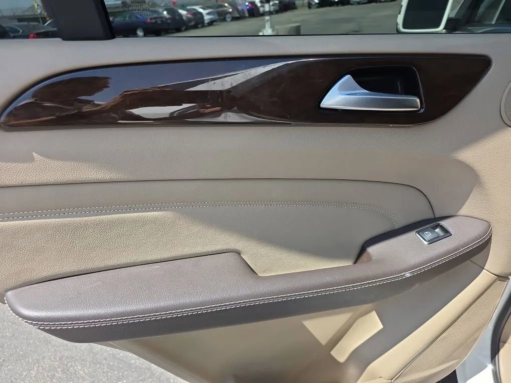 Used 2015 Mercedes-Benz ML 350 2WD w/ Premium 1 Package image 28