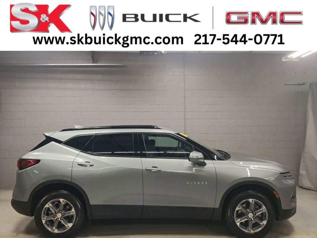 Used 2024 Chevrolet Blazer LT FWD image 1