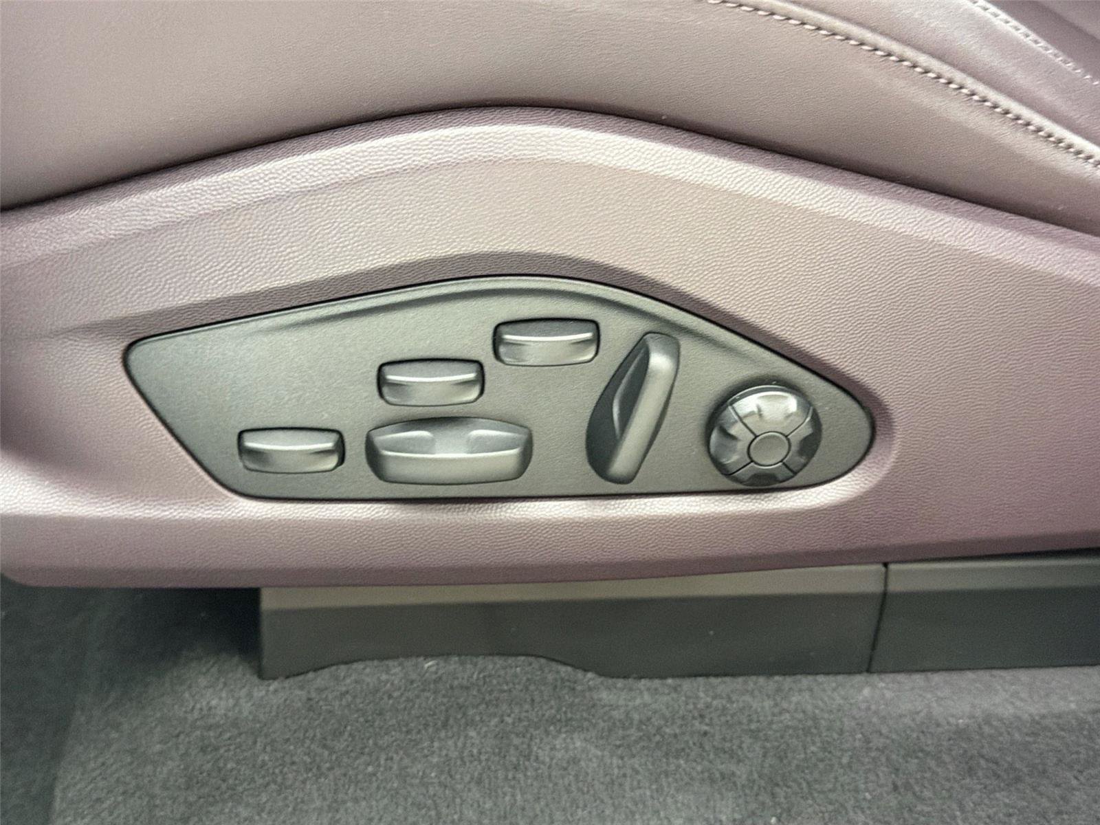 Certified 2026 Porsche Macan 4 Electric RWD image 32