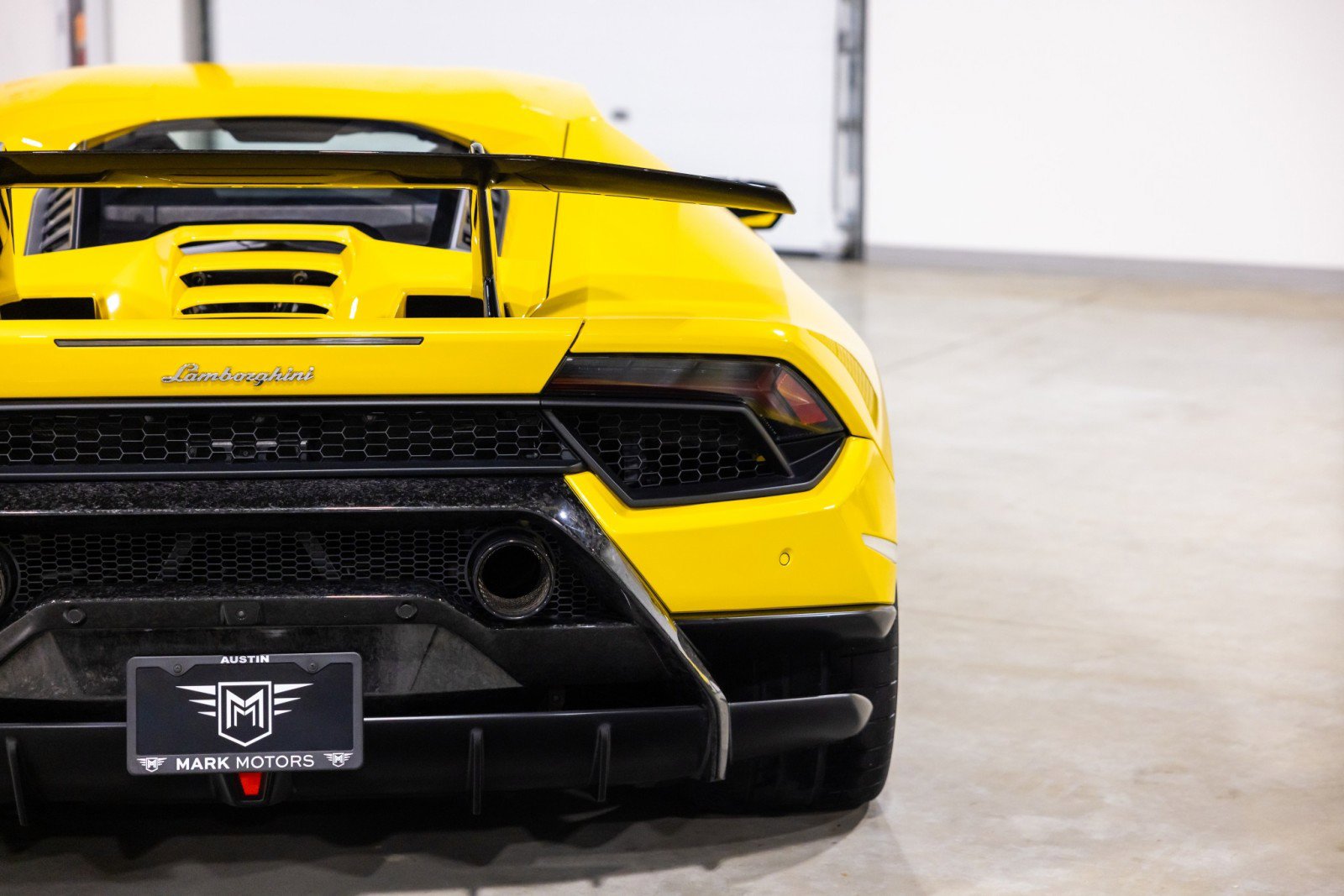 Used 2018 Lamborghini Huracan Performante AWD/4WD image 13