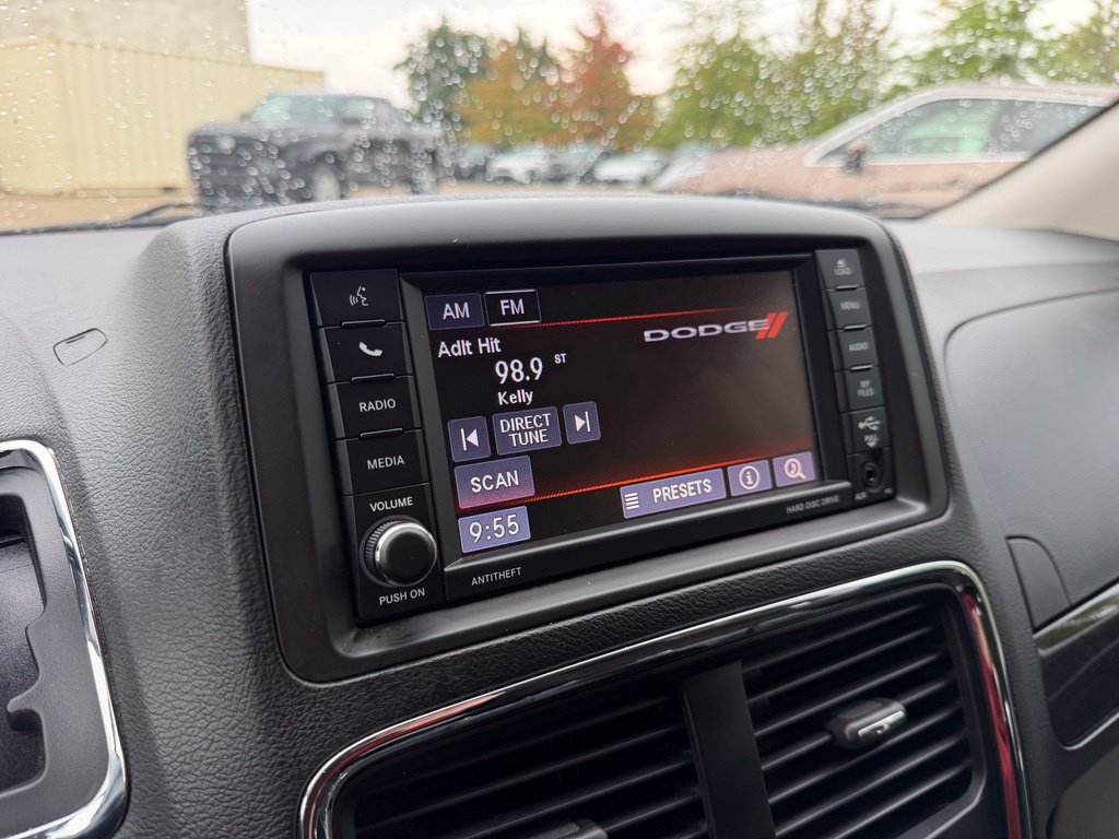 Used 2018 Dodge Grand Caravan SE FWD image 18
