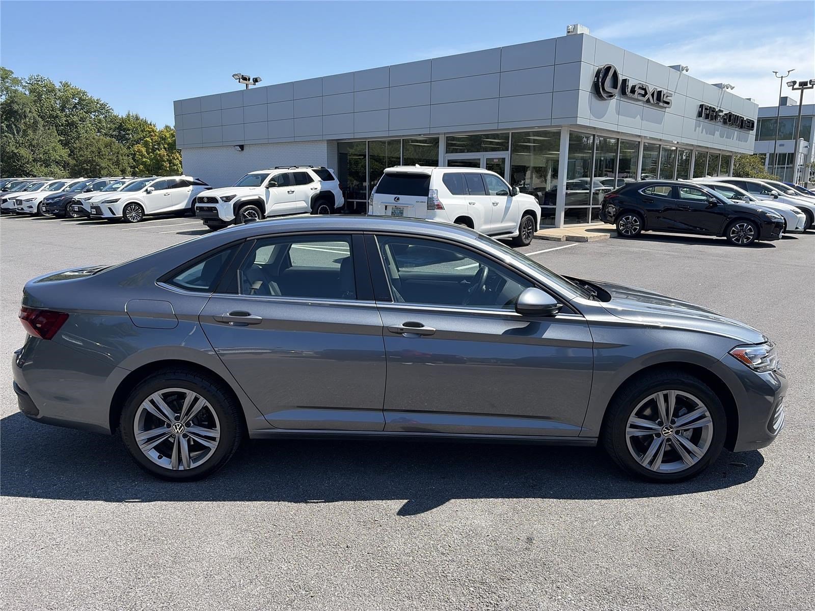 Used 2022 Volkswagen Jetta SE FWD image 6