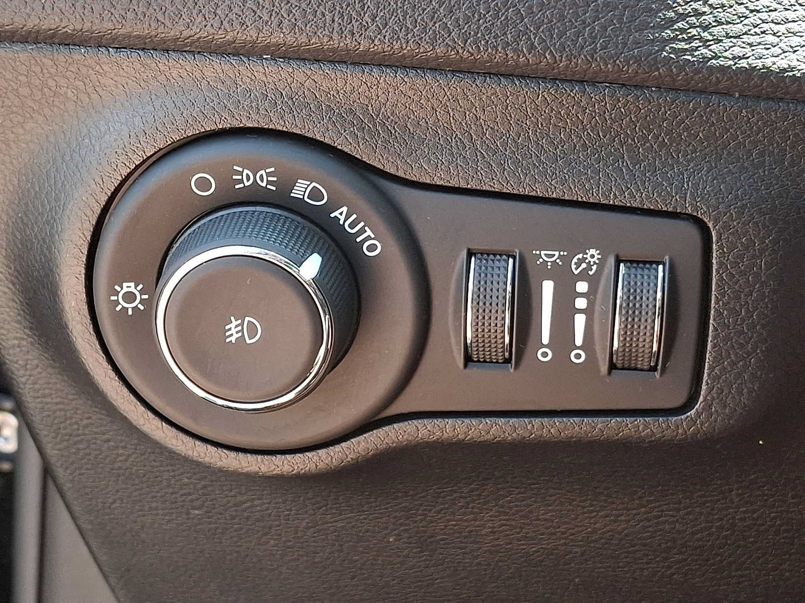 Used 2020 Jeep Compass Latitude w/ Popular Equipment Group AWD/4WD image 23